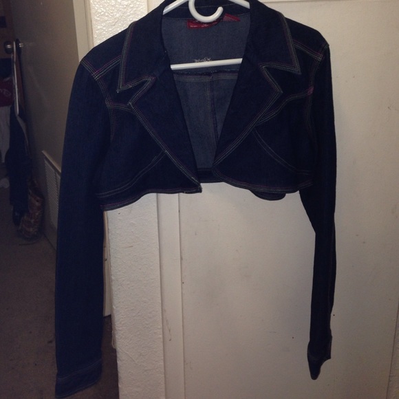 Cute short cut denim jacket✨