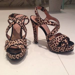 Pour le Victoire leopard hair strappy heels