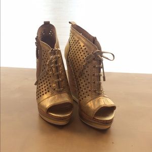 Gold Wedges Boutique 9 size 7.5