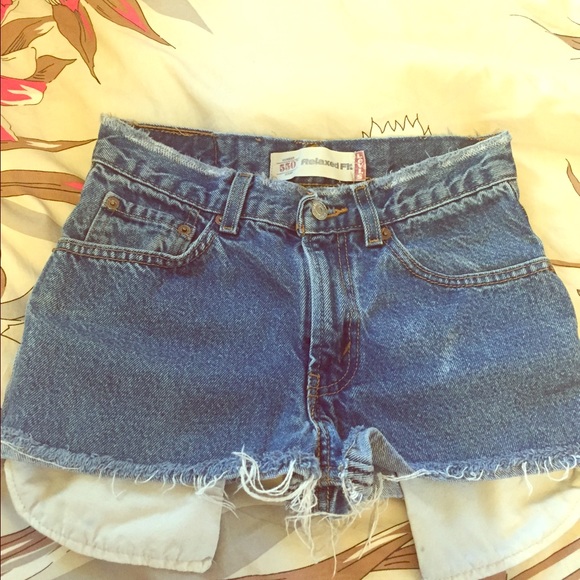 Levi distressed cut off shorts