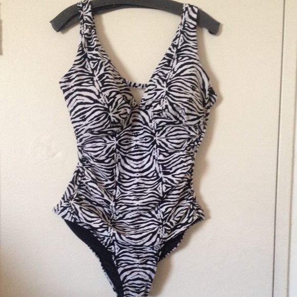 SOLD Zebra print forever  21 swimsuit size 1X - Picture 2 of 3