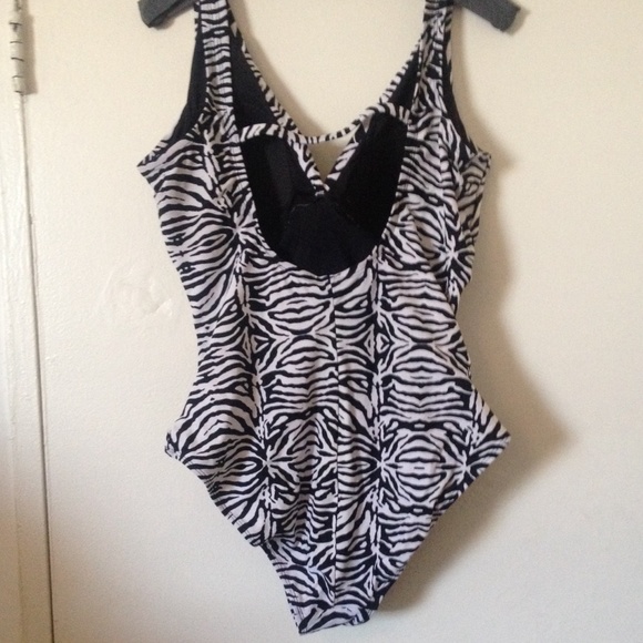 SOLD Zebra print forever  21 swimsuit size 1X - Picture 3 of 3