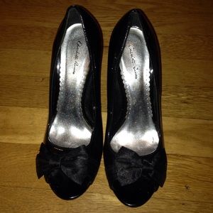 Black peep toe heels with bow