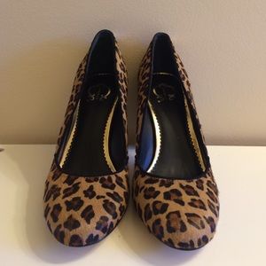 C Wonder Leopard Print Thick Heeled Pumps Size 9