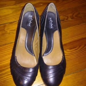 Black softshoe pumps size 9w