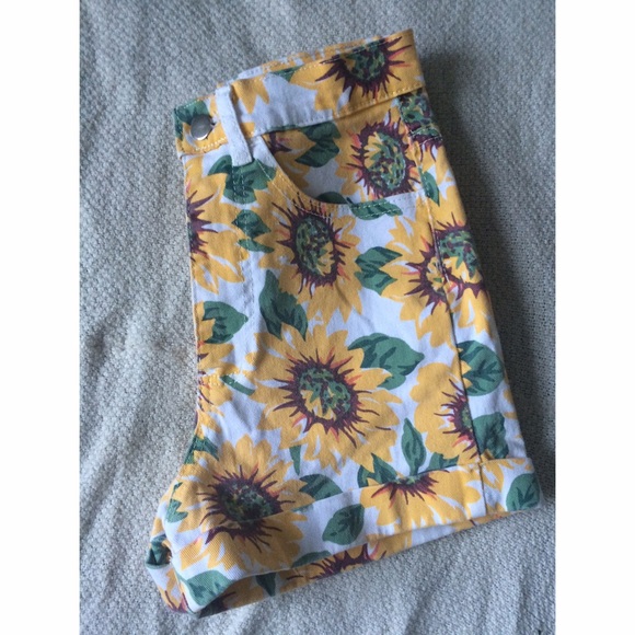 -RESERVED- sunflower print high waisted shorts - Picture 1 of 4