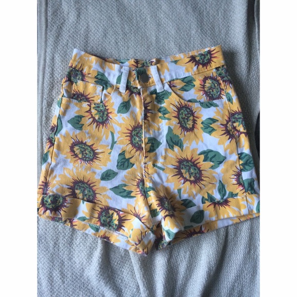 -RESERVED- sunflower print high waisted shorts - Picture 2 of 4