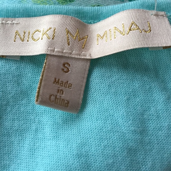 Simple Tee - Picture 4 of 4