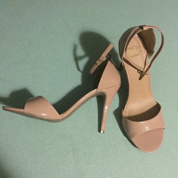 Nude heels, size 9.5, 3in tall🎀