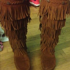 Minnetonka 5 Layer Fringe  Boot