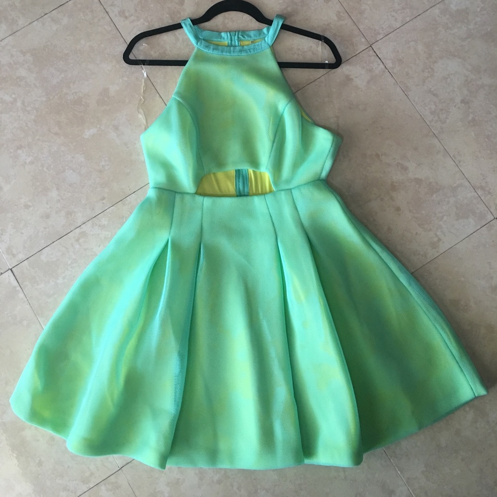 Dress - Picture 2 of 4