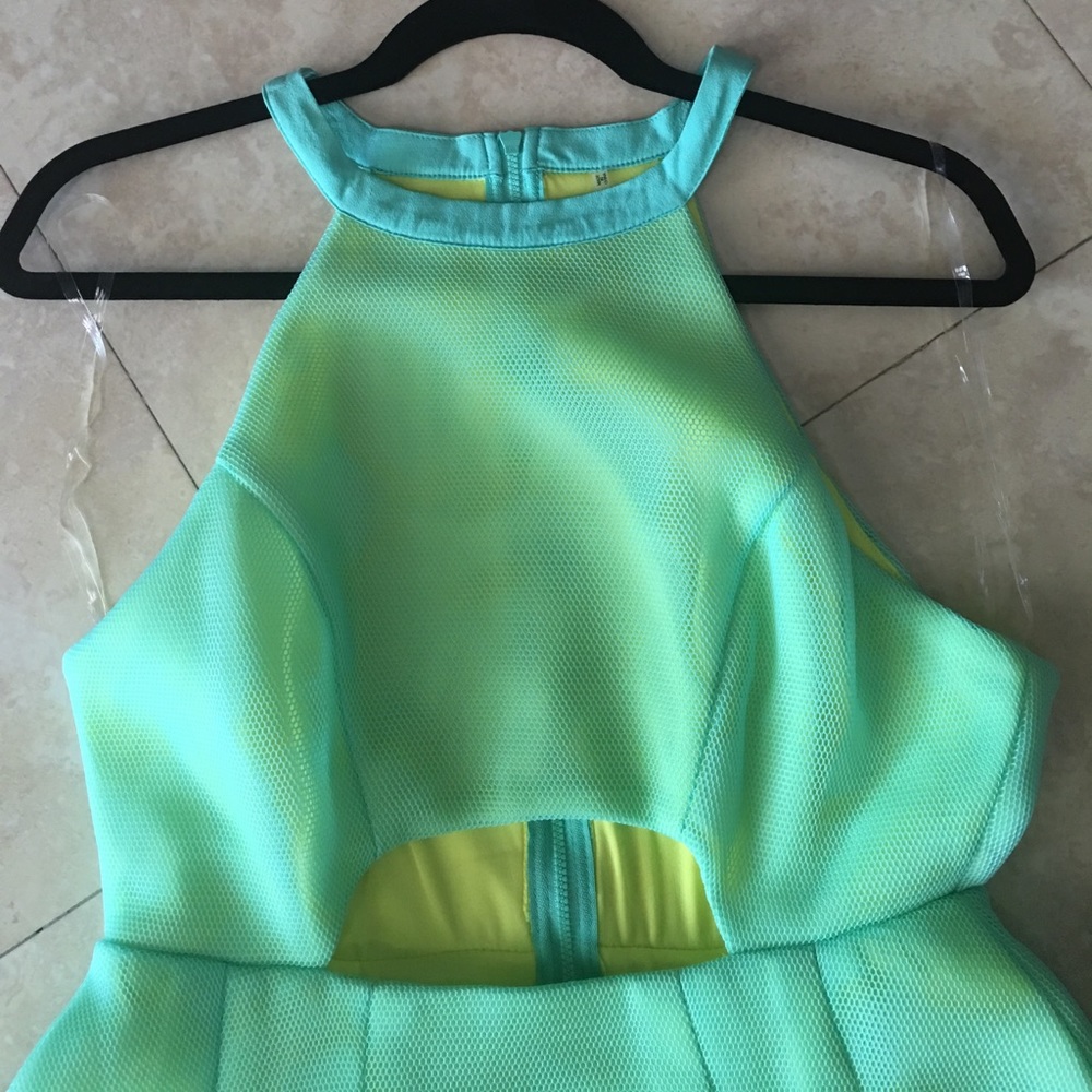 Dress - Picture 3 of 4