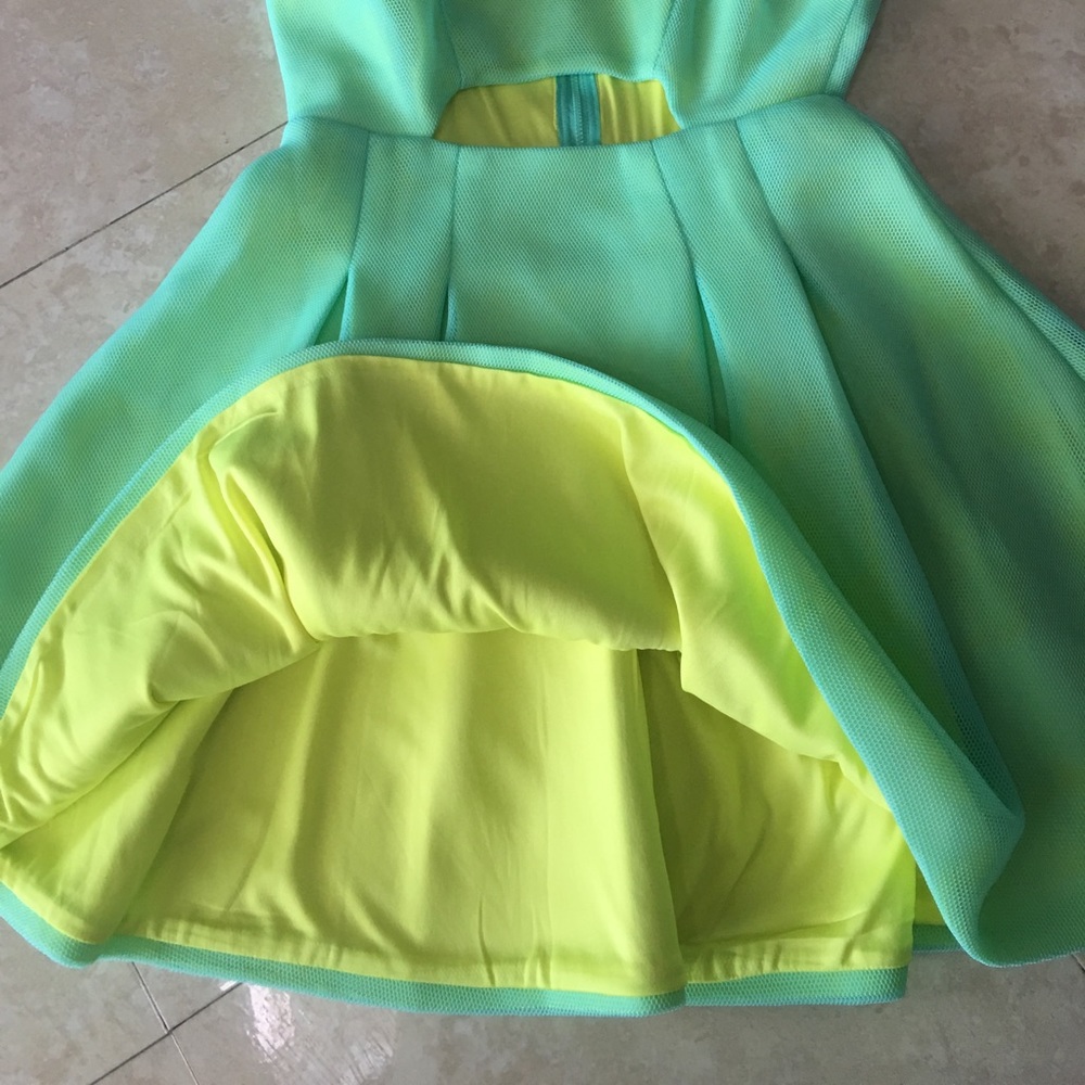 Dress - Picture 4 of 4