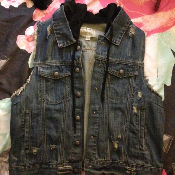 Jean vest (hooded)
