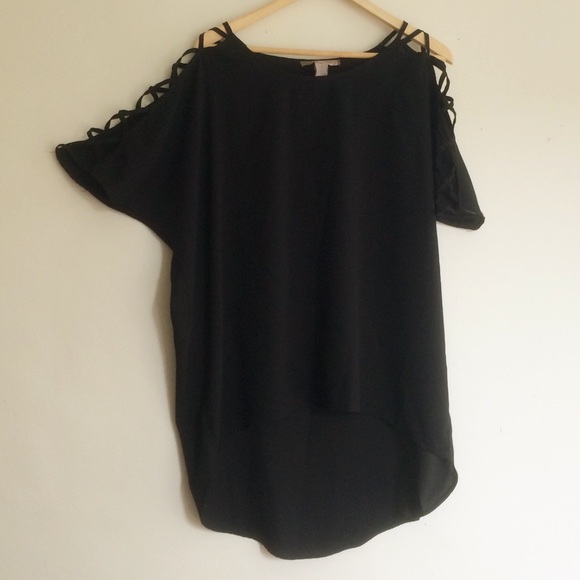 Forever 21 Criss-cross Sleeve Black Top Sz. M