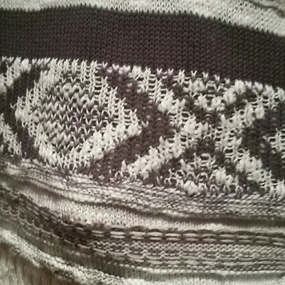 Cropped Sweater - Picture 3 of 3