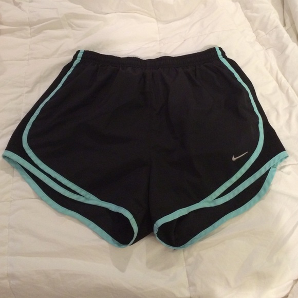 Women's Nike Tempo Shorts