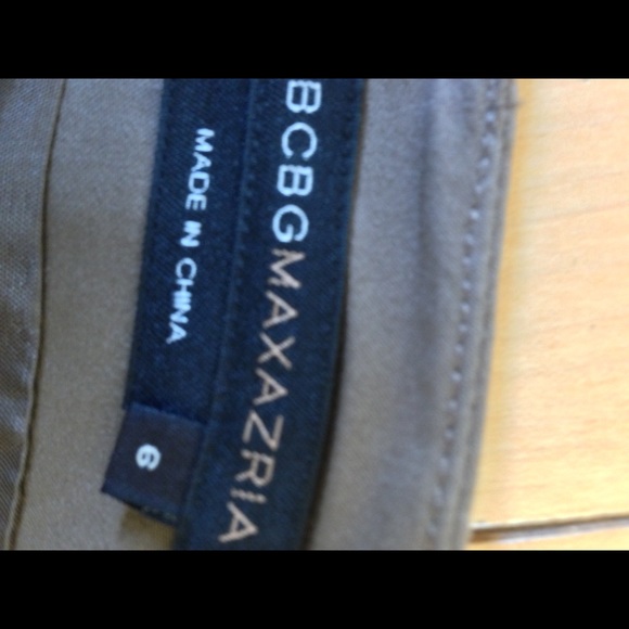 Adorable taupe color mini skirt - Picture 2 of 2