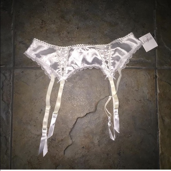 NWT Fredericks of Hollywood Garter