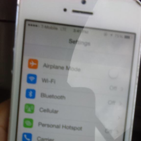 iPhone 5s - Picture 2 of 4