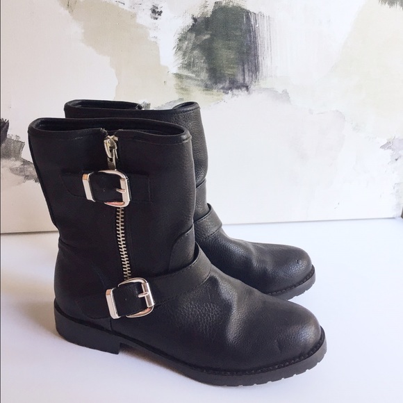 Forever 21 Shoes - HOST PICK Forever 21 Black Boots Zipper Sz 7.5