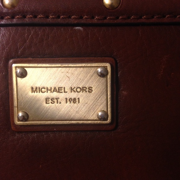 Michael Kors wallet close up pics