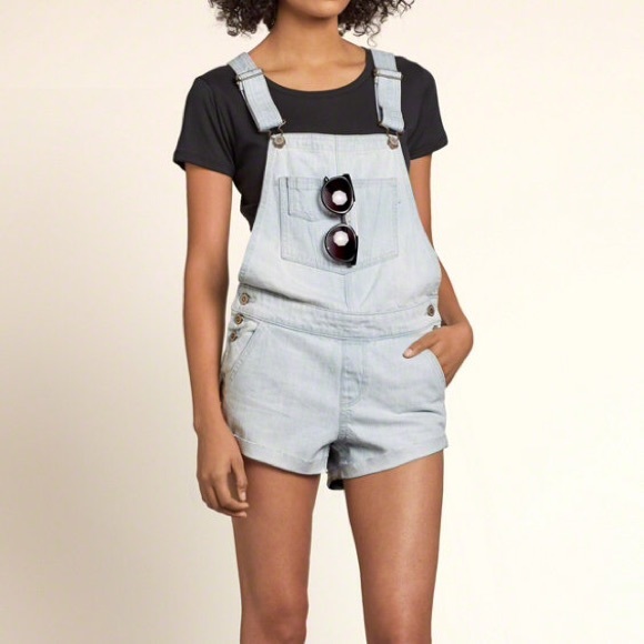 NWT Light wash Hollister shortalls