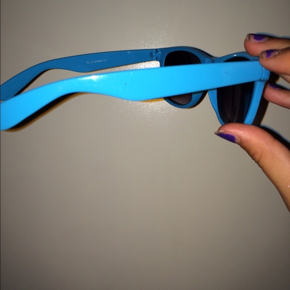 Blue sunglasses!! - Picture 2 of 2