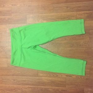 Lululemon green Wunder Under crops