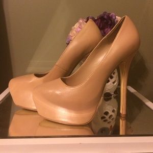 Steve Madden nude platform pumps