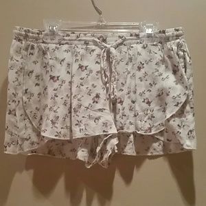 NWOT Flowy shorts