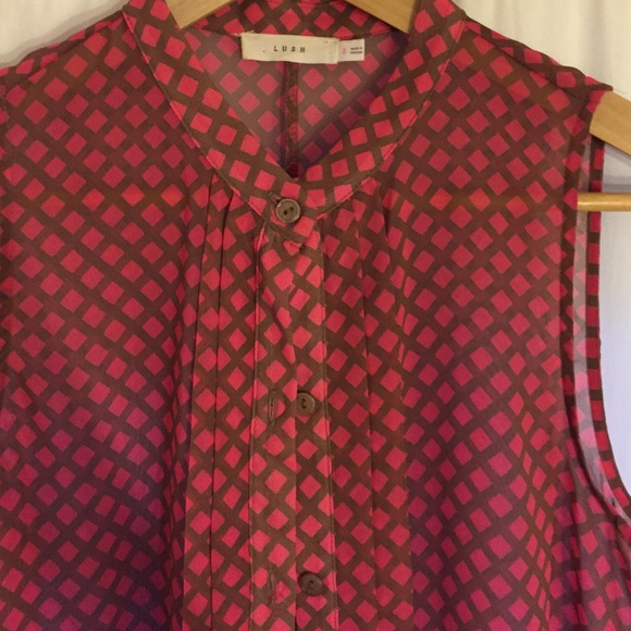 Nordstrom Lush sheer sleeveless button down blouse - Picture 3 of 4