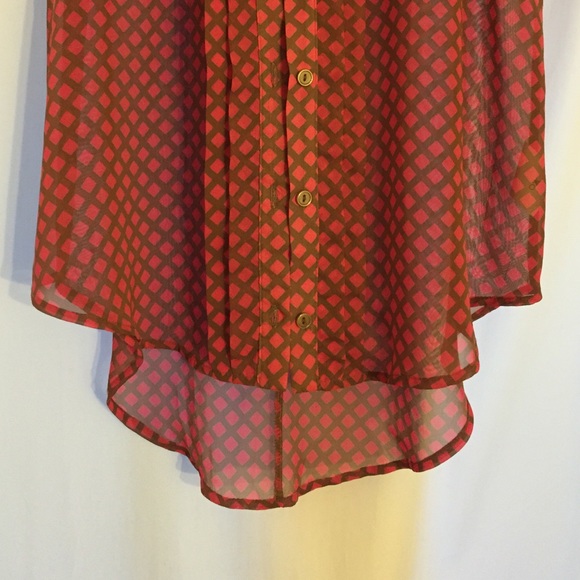 Nordstrom Lush sheer sleeveless button down blouse - Picture 4 of 4