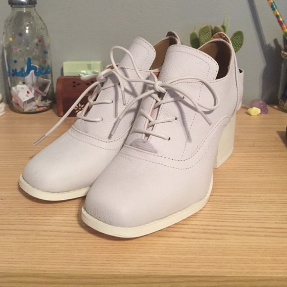 Cooperative monochromatic shoes