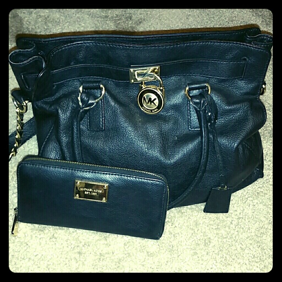 ****SOLD ON MERC****Michael Kors purse/ wallet