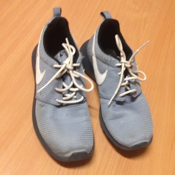 Women exercising Nikes sneaker!!