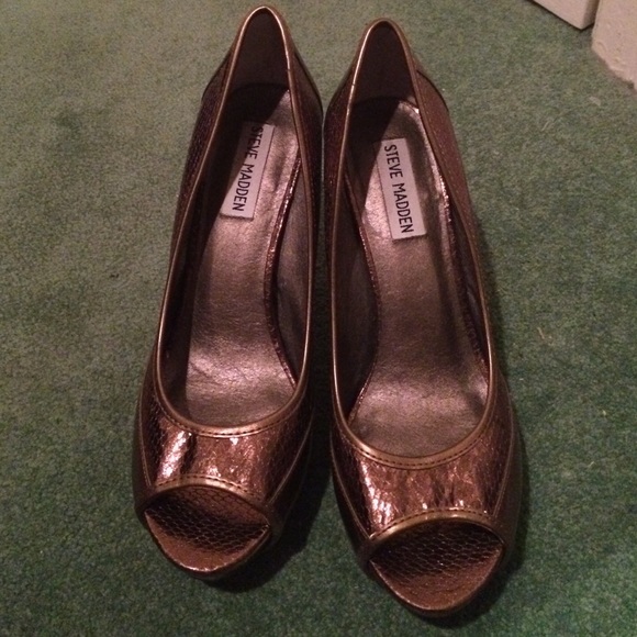 Steve Madden peep toe pumps
