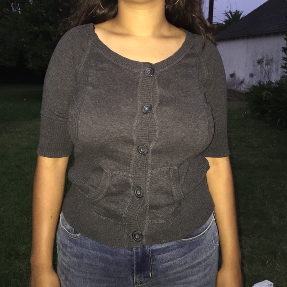 Grey quarter sleeved sweater with pockets