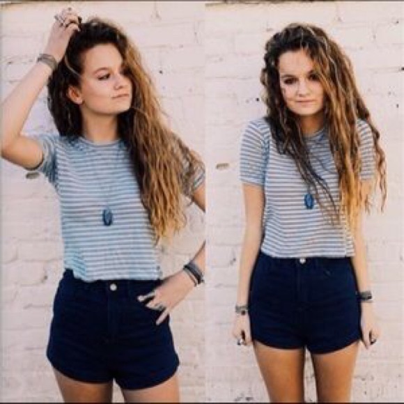 Striped Scoop Crop Top - Picture 2 of 4