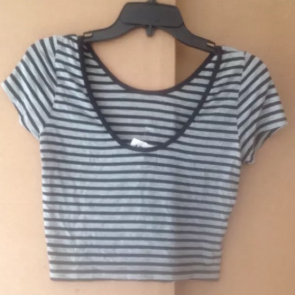 Striped Scoop Crop Top - Picture 4 of 4