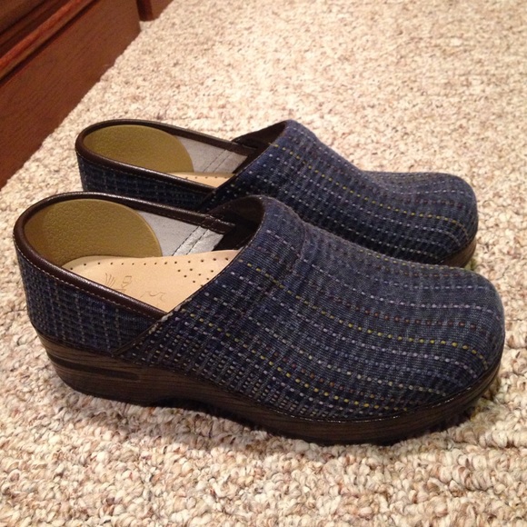 Dansko size 39/ 9  blue tweed pattern NEW