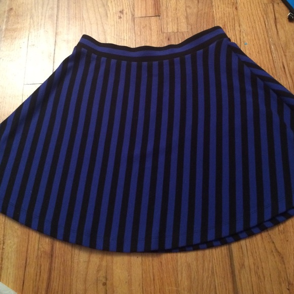 adorable blue and black striped skirt