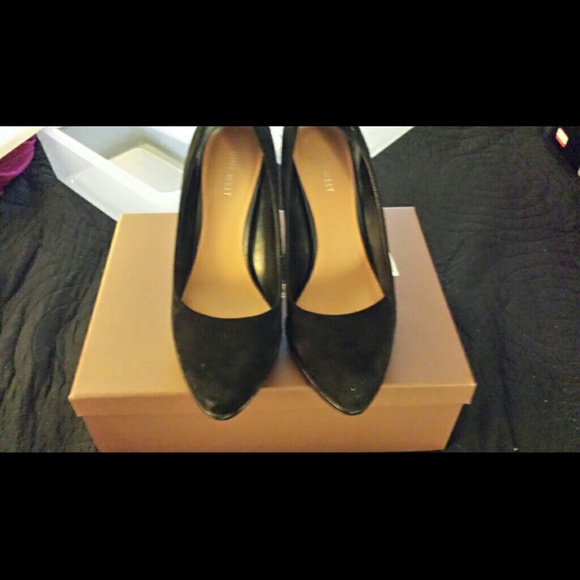 Black suede pump