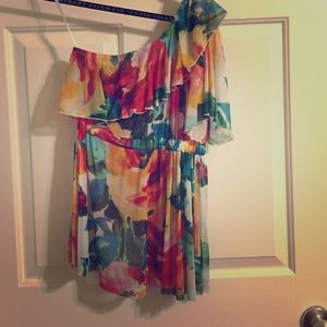 Urban Outfitters • Tropical one-shoulder blouse 🏝