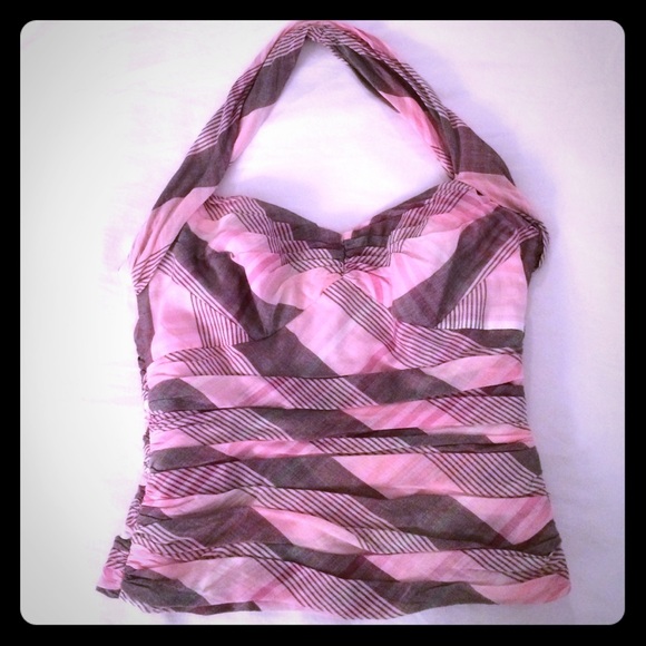 An adorable plaid halter top with a 50s vibe. - Picture 1 of 4