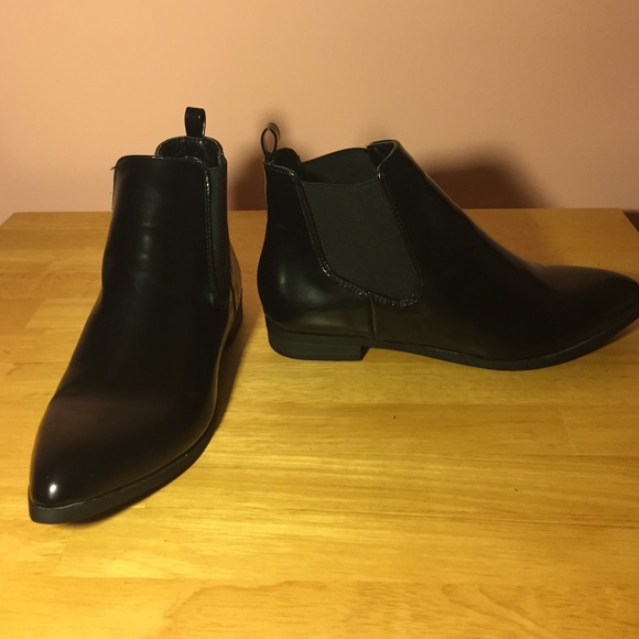 Shoe dazzle Chelsea boots