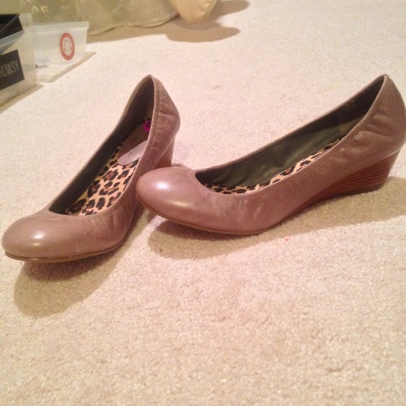 NWOT Jessica Simpson Small Wedge Flat