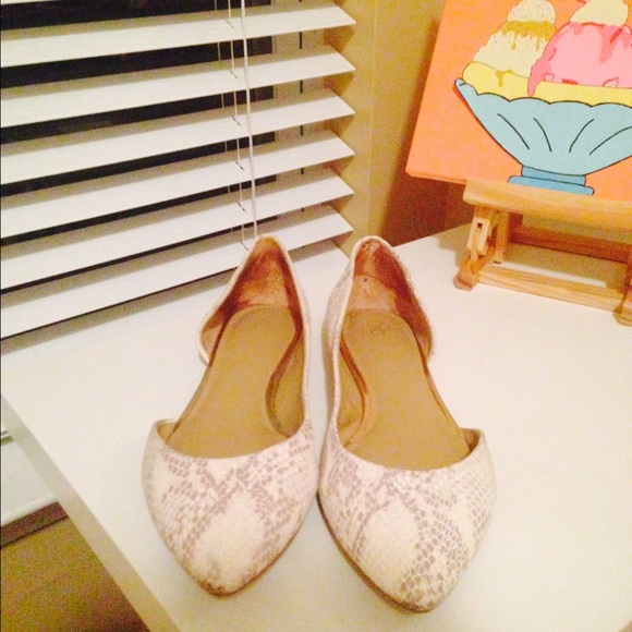 Ann Taylor Leather snakeskin embossed flats