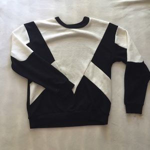 Black/white sweater