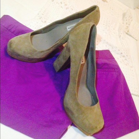 Grey Steve Madden Platform pumps